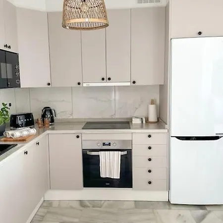 Elegant 2-bedroom With Beautiful Views Apartment