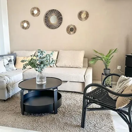 Elegant 2-bedroom With Beautiful Views