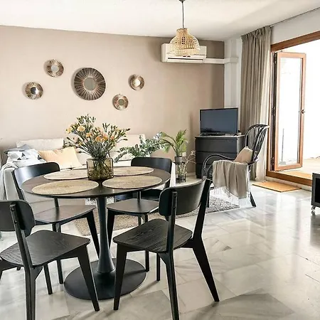Elegant 2-bedroom With Beautiful Views Appartement